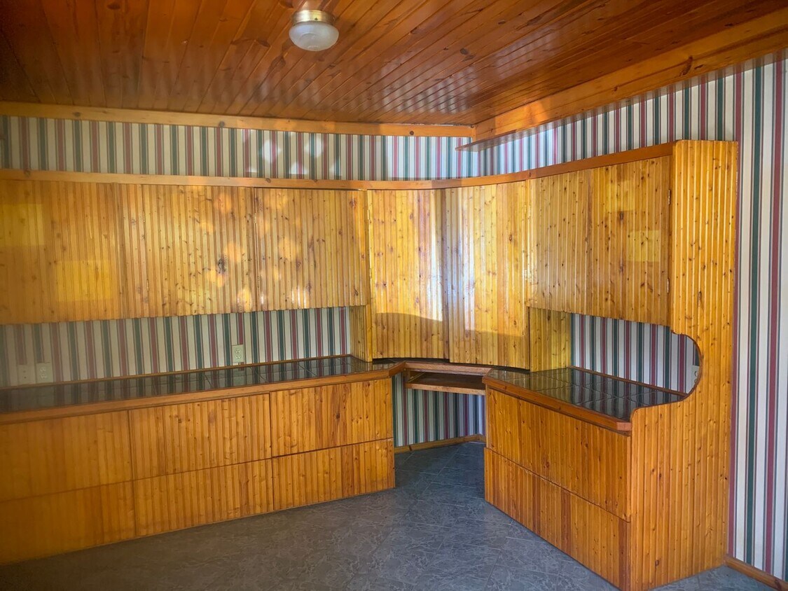 341343 College St Unit 341 College St., Milton, WI 53563 Room for