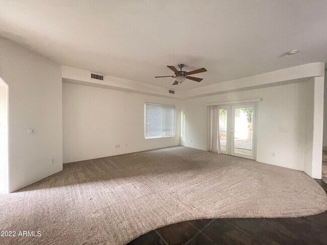 Building Photo - 1031 N Henry Dr