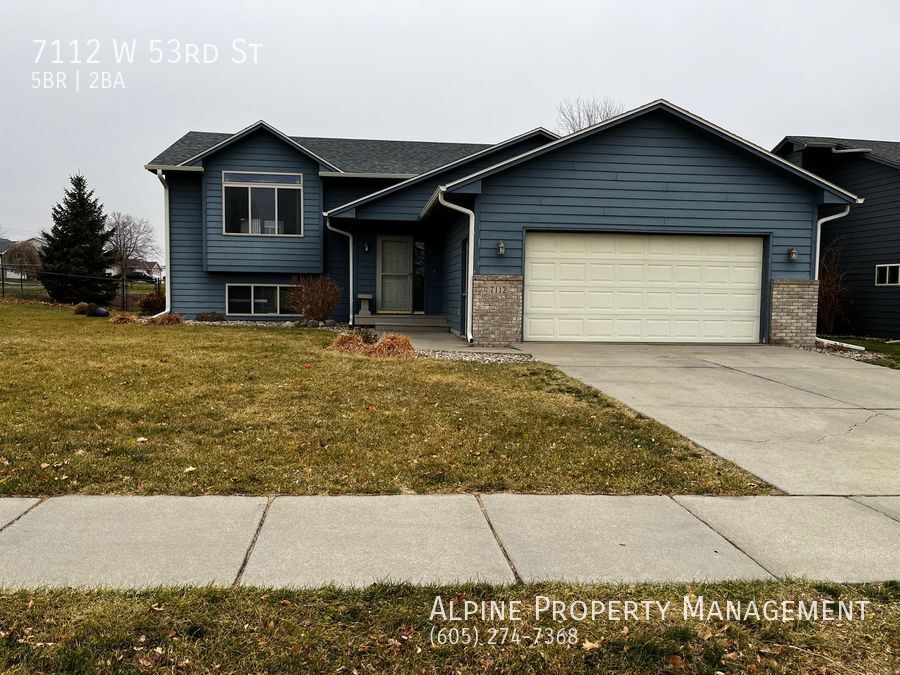 Foto principal - 5 Bed/2 Bath Rental Home on West Side!