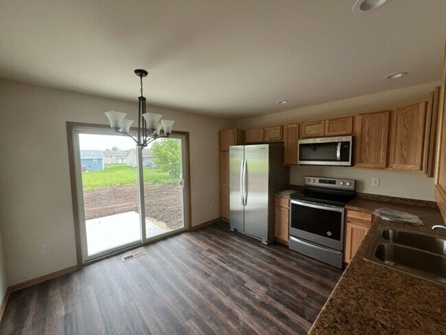 Building Photo - 519