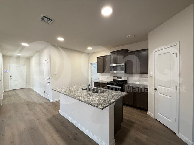 Building Photo - 1400 Colonial Bluff Ln