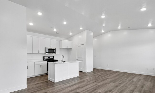 Foto del edificio - 536 N 130 E