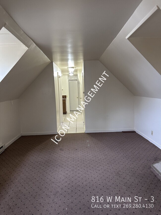 Foto del edificio - 816 W Main St