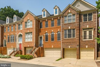 Building Photo - 1308 Wild Oak Terrace