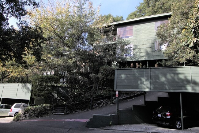 Building Photo - Contemporary North Berkeley 2 Bedroom Condominium