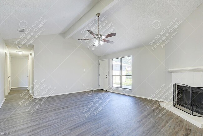 Building Photo - 3 br, 1.5 bath House - 2804 Red River St
