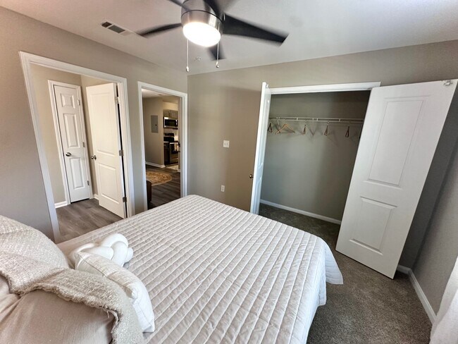 Foto del edificio - Riverwood Apartment Homes