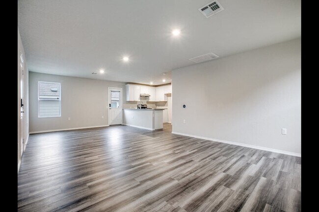 Foto del edificio - 5539 Midcrown Dr