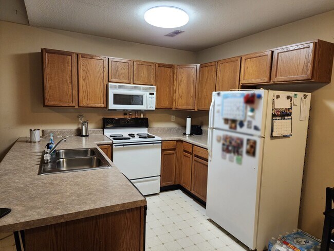 Kitchen - 1445 Ford Rd