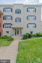 Building Photo - 3043 Patrick Henry Dr