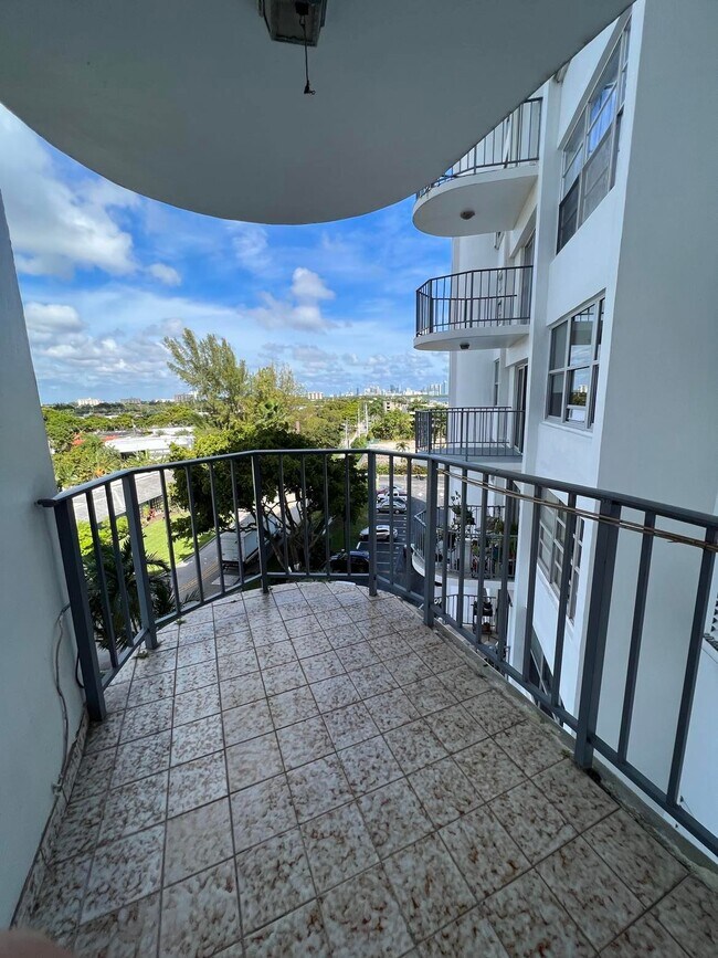 Balcony - 11930 N Bayshore Dr