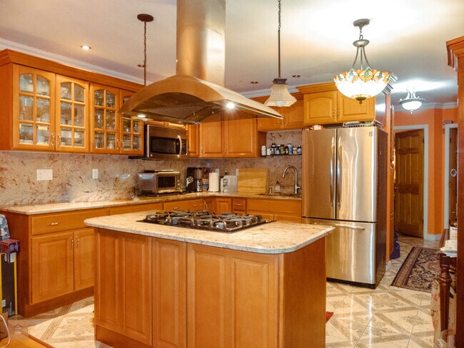 Foto del edificio - 2426 Maclay Ave