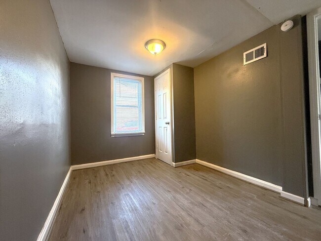 Foto del edificio - 2 bedroom home - Ferguson - Remodeled -1st...
