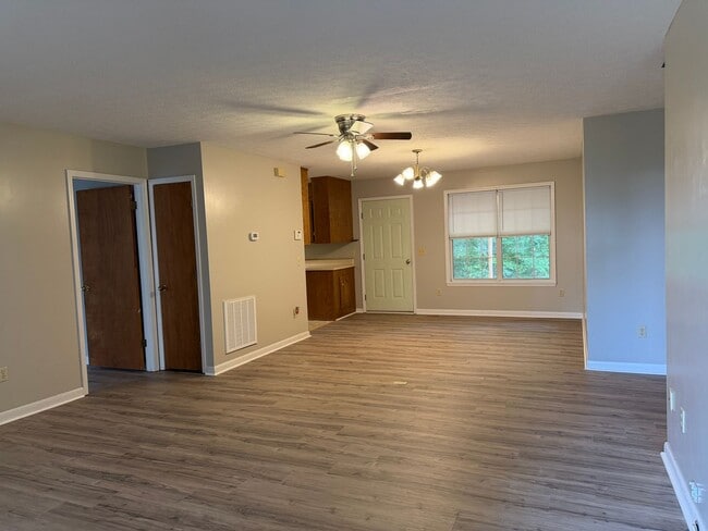 Building Photo - 4084 Friendship Rd