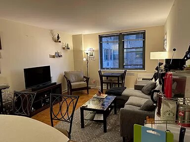 Spacious living room! - 2601 Pennsylvania Ave