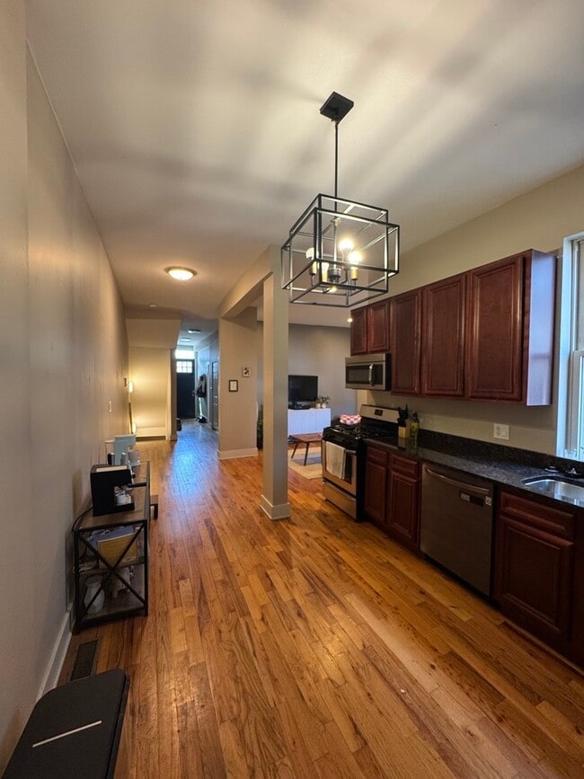 Foto del edificio - 1961 N Wilmot Ave