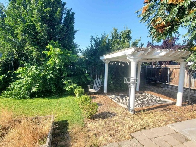 Building Photo - Central kennewick rental