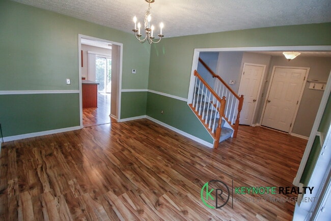 Building Photo - Gorgeous 3 Bedroom, 3 Bathroom Home Availa...