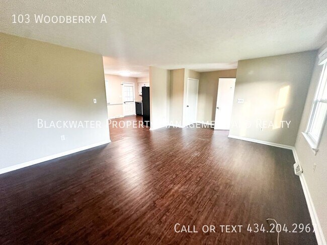 Building Photo - Two Bedroom Duplex in the Heart of Lynchburg!