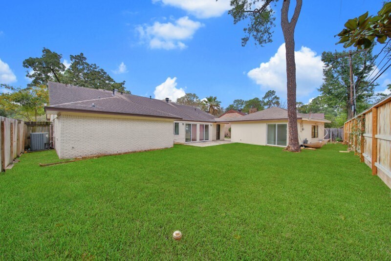 Foto del edificio - 10042 Briar Forest Dr