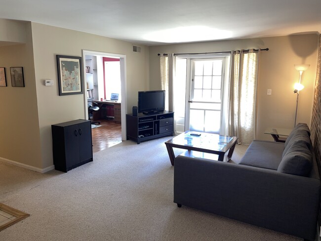 Foto del edificio - 1100 Chatham Park Dr