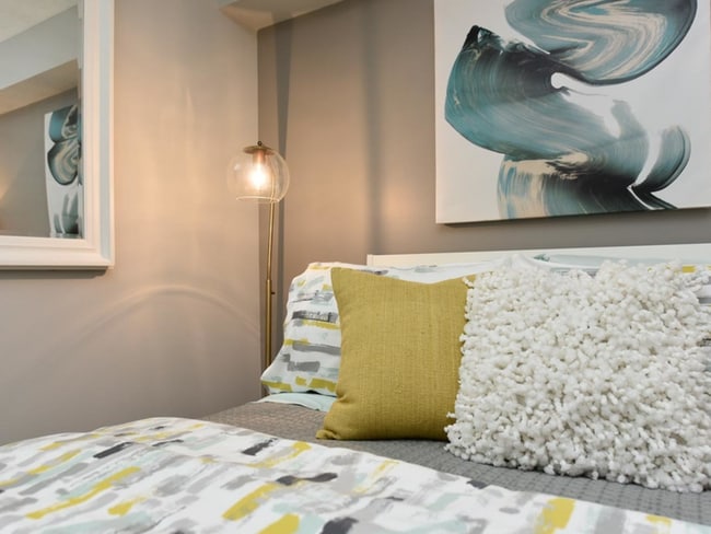 Dormitorio espacioso - District at Hurstbourne
