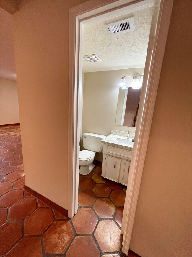 Building Photo - 11632 S Kirkwood Rd