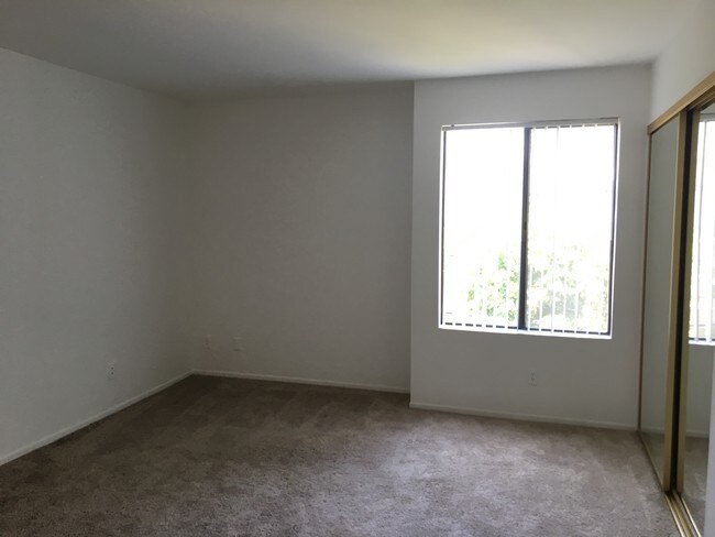 Foto del edificio - 1400 Kelton Ave