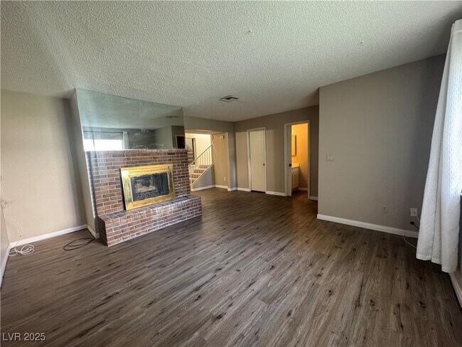 Building Photo - 2647 Jacyra Ave