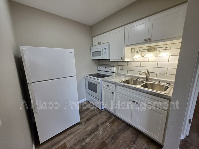 Foto del edificio - 2727 Hampton Ave