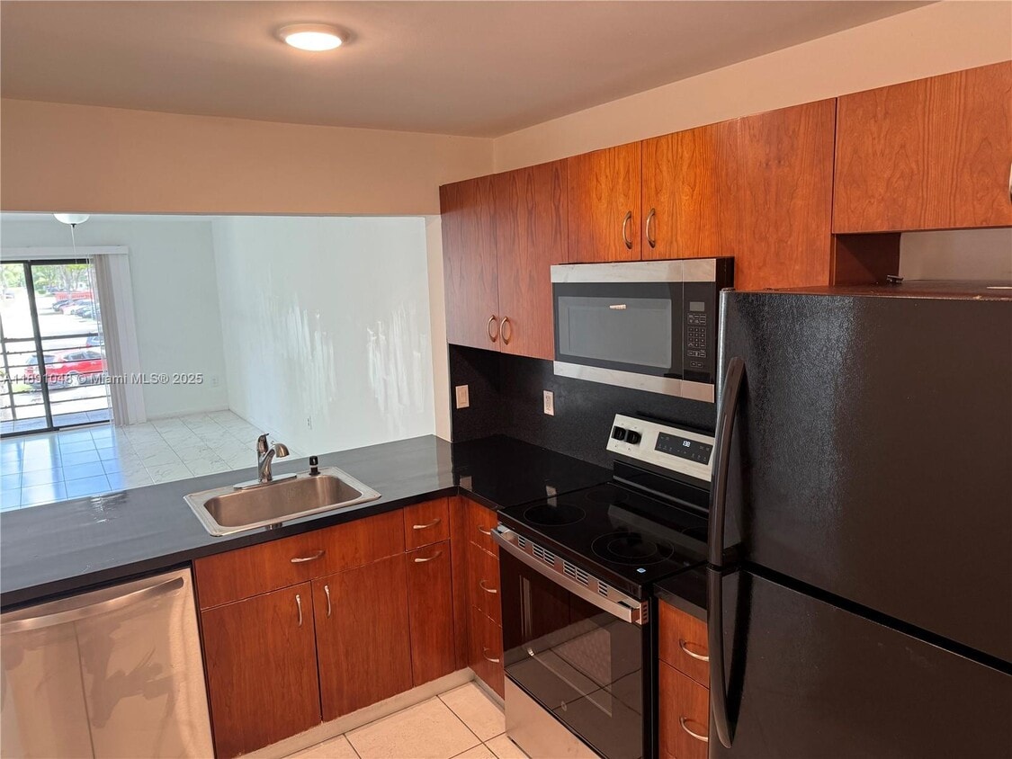 Foto del edificio - 20825 NE 8th Ct