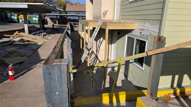 Foto del edificio - 2124 Burton Dr