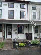 Building Photo - 629 Summit St