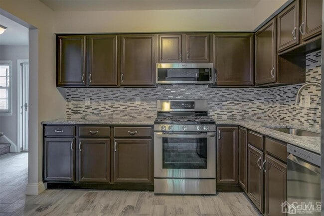 Building Photo - 40 Staghorn Dr