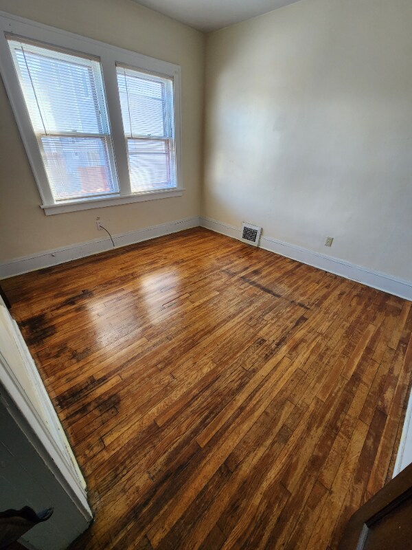 Foto del edificio - 9913 Greenview Ave