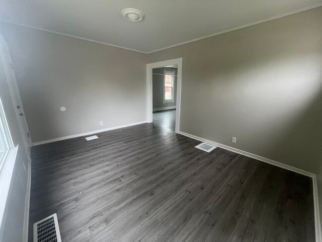 Foto del edificio - 3511 Memphis-Lower