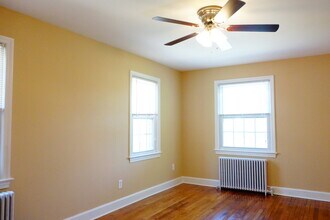 Building Photo - 812 Greenwood Cir