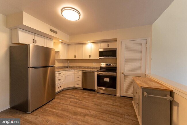 Building Photo - 23B Oscar Hammerstein Way