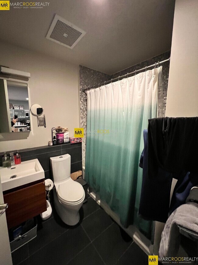 Foto del edificio - 565 Massachusetts Ave