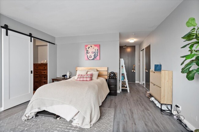 Foto del edificio - 5701 N Sheridan Rd