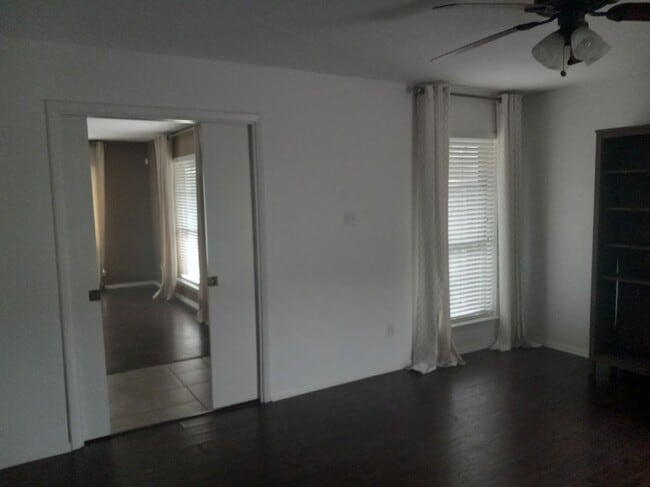 Building Photo - 5003 Ledgestone Dr