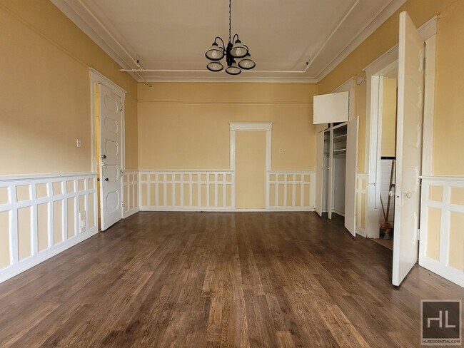 Building Photo - Studio Apartment in the Seagate Beach Comm...