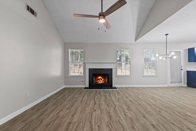 Foto del edificio - 2921 Ward Lake Way