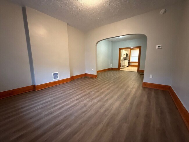 Building Photo - three Bedroom Home In Baltimore city