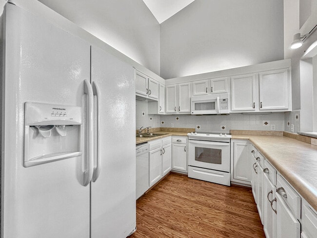 Building Photo - Beautiful 2 Beds 1.5 Bath Villa