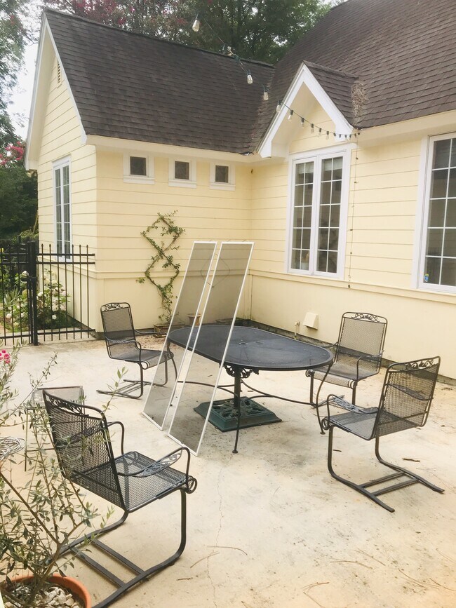 Foto del edificio - 2528 Myrtle Ave