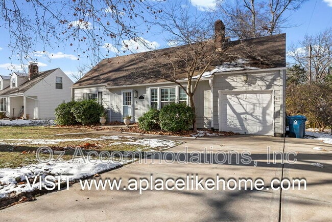 Building Photo - 7404 Village Dr