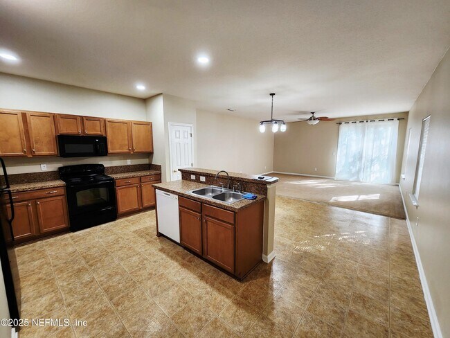 Foto del edificio - 6844 Misty View Dr