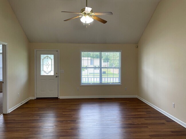 Foto del edificio - Spacious Home in the Center of Town