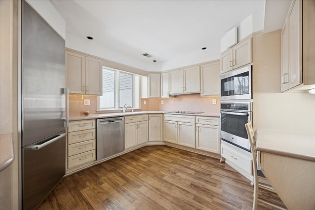 Building Photo - 113 Harvest Ln